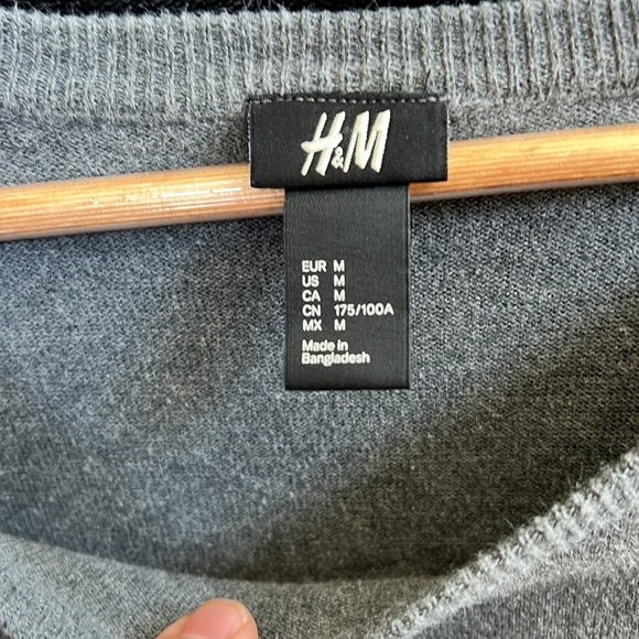 H&M light sweater - Picture 3 of 4